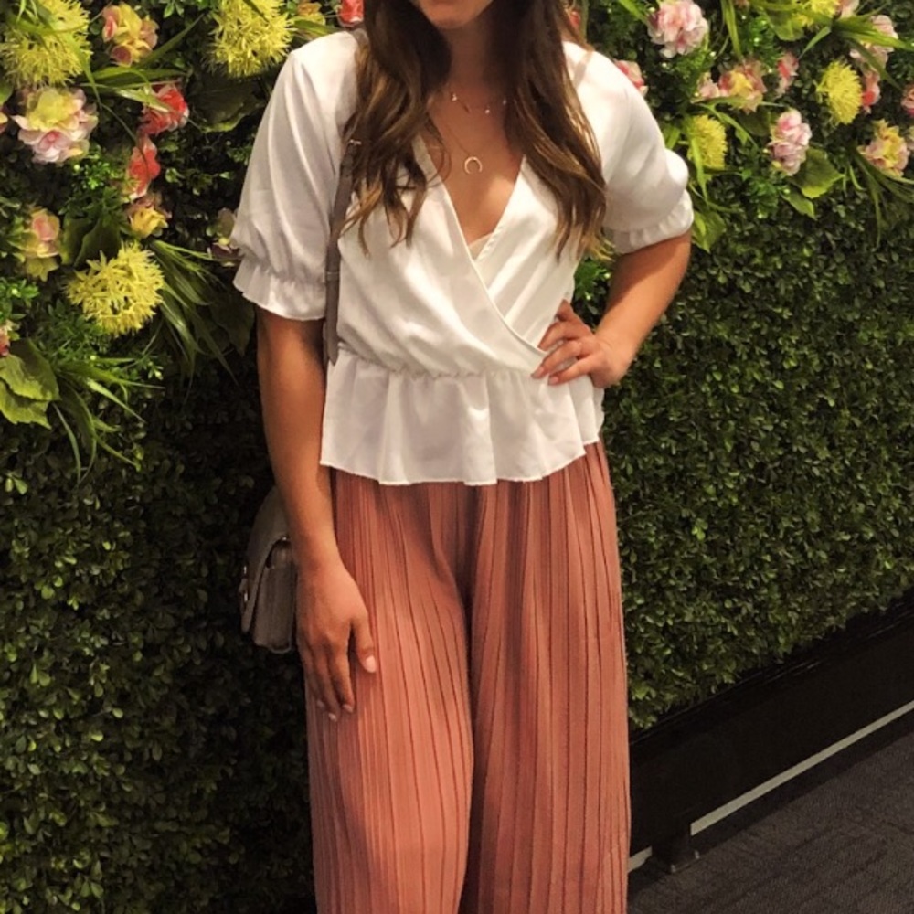 White ruffle shirt perfect for going out or a summer vacation